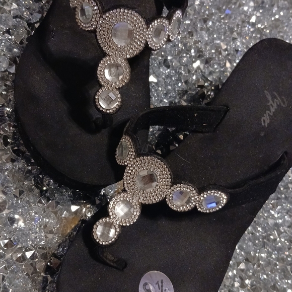 Chic Black Rhinestone Sandals - Picture 2 of 6